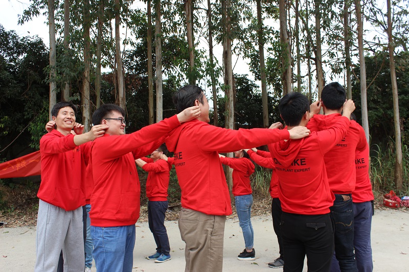 德?tīng)柨莆逯苣陥F(tuán)隊(duì)拓展訓(xùn)練(圖2)